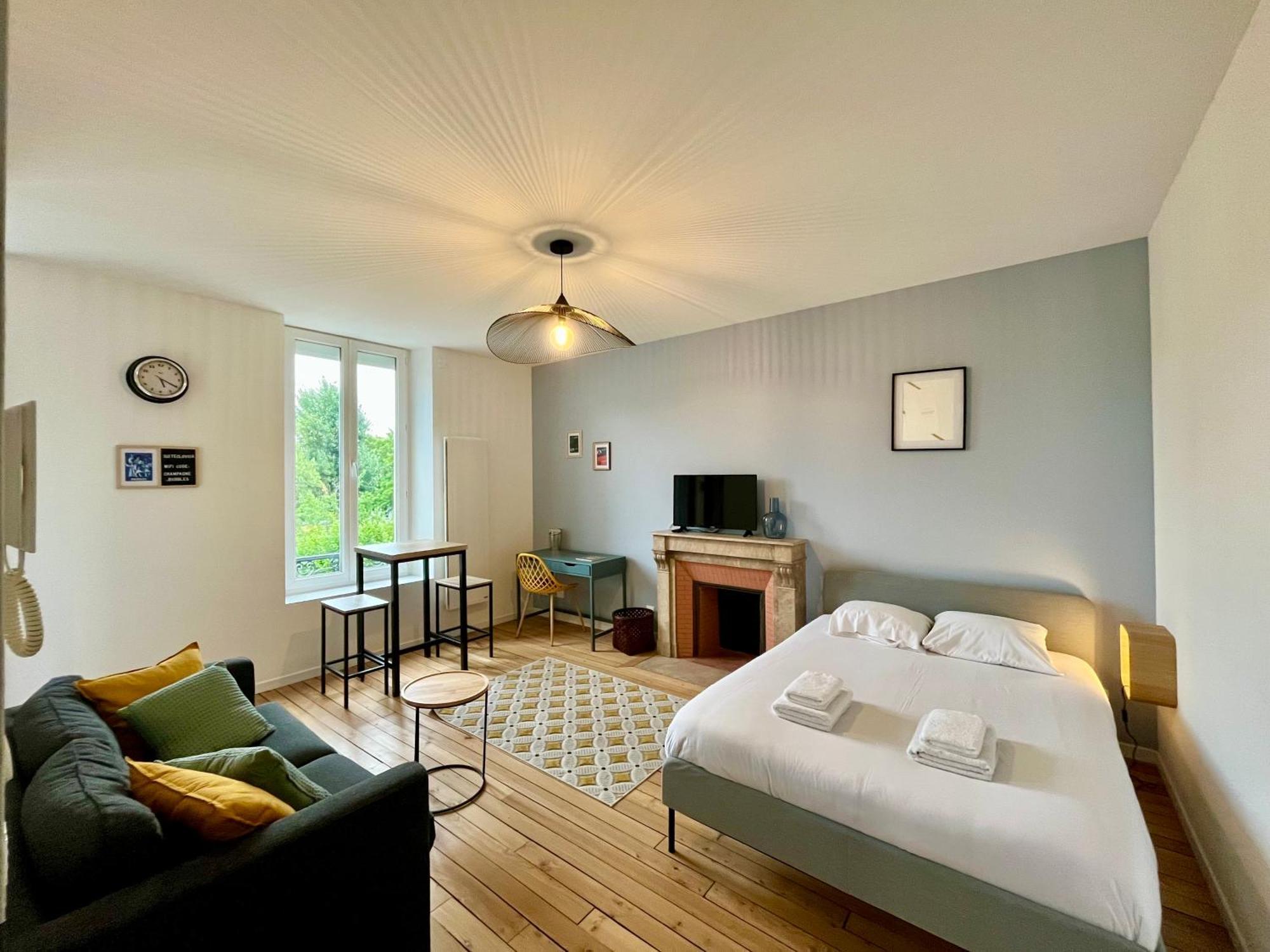 Suite Clovis 6 Reims Buitenkant foto